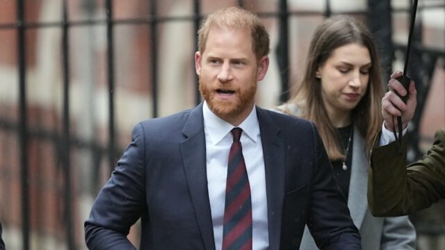 Príncipe Harry, duque de Sussex, chegando ao tribunal durante um caso contra a Associated Newspapers Ltd no Royal Courts of Justice.