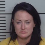 Sydnee Graf, 36, professora de matemática da quinta série da Smyrna Elementary School, em Louisville, foi alvo de acusações agravadas, incluindo estupro, segundo relatos.