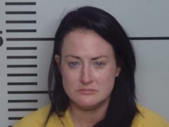 Professor pervertido que supostamente enviou mensagens sexuais vis para aluno da 5ª série agredido com acusação de estupro Sydnee Graf, 36, professora de matemática da quinta série da Smyrna Elementary School, em Louisville, foi alvo de acusações agravadas, incluindo estupro, segundo relatos.