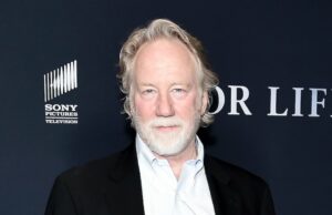 Promotores pedem que Timothy Busfield tenha fiança negada em meio a alegações de abuso infantil GettyImages-1198325718-timothy-busfield