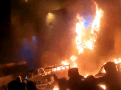 Protestos no Irã se tornam mais mortíferos à medida que o apagão da Internet do regime não consegue impedir o levante Protestos no Irã se tornam mais mortíferos à medida que o apagão da Internet do regime não consegue impedir o levante