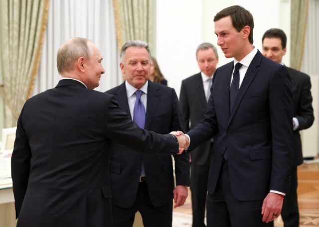 Putin se encontra com os enviados de Trump, Witkoff e Kushner, enquanto o Kremlin diz que o acordo na Ucrânia depende do território

