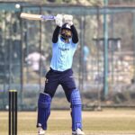 Qual foi o desempenho dos jogadores indianos na 6ª rodada do Troféu Vijay Hazare?