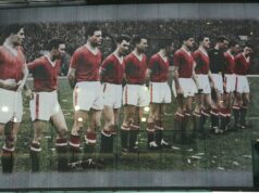 Quatro momentos decisivos na história do Man United que devem aparecer em novas séries dramáticas de TV Distintivo do Manchester United dentro do túnel