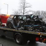 O Citroen Picasso, retirado do local em Wigan Road, Bolton, esta manhã ficou gravemente danificado no acidente