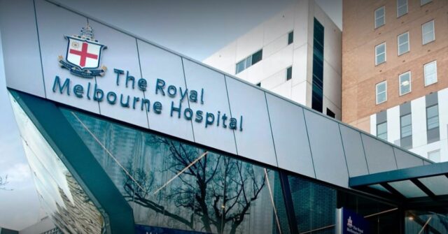 O ataque ocorreu em uma casa em Melton, cerca de 40 km a oeste do CBD de Melbourne.