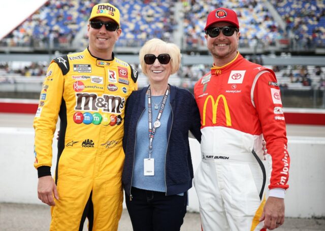 'Que carreira tremenda': Kyle Busch saúda o momento do Hall da Fama de Kurt
