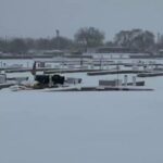 Queda de neve em Chicago, parte de uma grande tempestade de inverno nos EUA, traz gelo e temperaturas frias