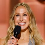 Quem é Nikki Glaser? Tudo sobre o apresentador do Globo de Ouro