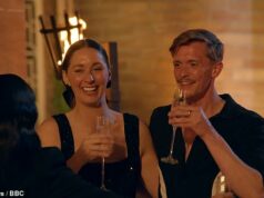 Quem ganhou Os Traidores? Stephen Libby e Rachel Duffy levam para casa o enorme prêmio em dinheiro em uma final dolorosa Os traidores Stephen Libby e Rachel Duffy saíram vitoriosos na emocionante final de sexta-feira do The Traitors, ao levarem para casa o enorme prêmio em dinheiro