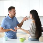 Querida Abby: Meu marido ciumento constantemente me acusa de querer deixá-lo por meus amigos homens