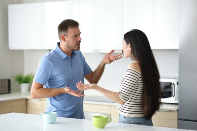 Querida Abby: Meu marido ciumento constantemente me acusa de querer Querida Abby: Meu marido ciumento constantemente me acusa de querer deixá-lo por meus amigos homens