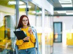 Querida Abby: Meus colegas de trabalho me intimidam por causa da minha cara de bebê Querida Abby: Meus colegas de trabalho me intimidam por causa da minha cara de bebê
