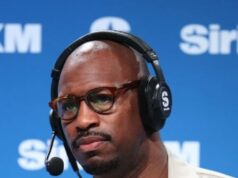 RELATÓRIO: Veterinário da NFL Vernon Davis acusado de agredir uma mulher durante uma discussão sobre o aborto RELATÓRIO: Veterinário da NFL Vernon Davis acusado de agredir uma mulher durante uma discussão sobre o aborto