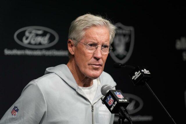 Raiders demitem Pete Carroll após uma temporada desastrosa O técnico do Las Vegas Raiders, Pete Carroll, fala em entrevista coletiva.