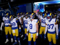 Rams revela lenda da NFL como capitão honorário do jogo de playoff dos Seahawks Los Angeles Rams players in the NFC Wild Card Playoffs