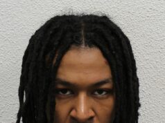 Rapper que atirou na cabeça de rival em ataque é condenado à prisão perpétua – após ser considerado culpado pela segunda tentativa de homicídio O rapper Nathan Tokosi (foto), mais conhecido por seu nome artístico DigDat, foi condenado à prisão perpétua por seu papel em um tiroteio em Notting Hill.