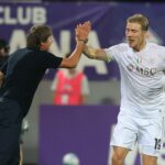 Rasmus Hojlund na linha lateral