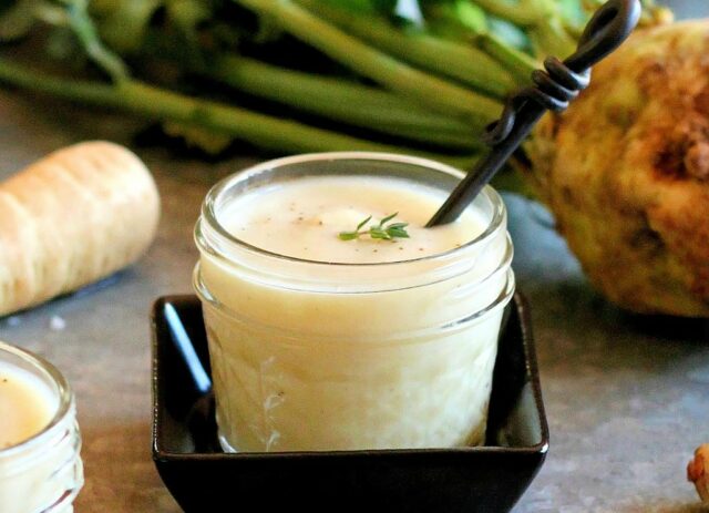 Receita: Uma sopa cremosa de raízes para um dia frio de inverno
