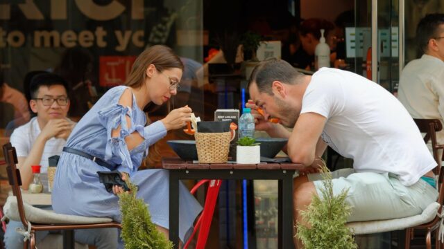 Rede de fast-food de frango fechou a maioria dos locais após falência

