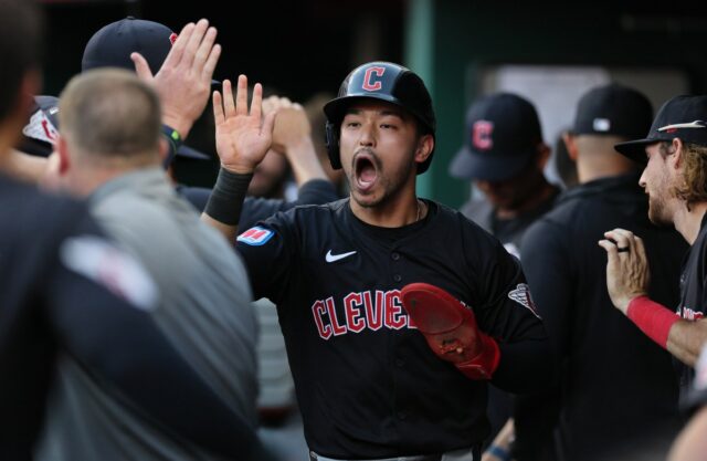 Reds-Guardians Trade Idea troca Gold Glove Star por 3 jogadores Cleveland Guardians outfielder Steven Kwan
