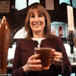 Reeves dá o último prego no caixão da High Street: o chanceler envia o ministro júnior à Câmara dos Comuns para revelar uma reviravolta nas taxas de negócios que trai pubs, hotéis e pequenas lojas