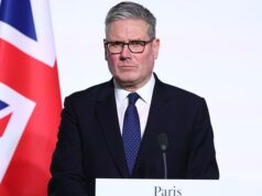 Reino Unido e França concordam em enviar tropas para a Ucrânia como parte de um acordo de paz: Starmer abre caminho para tropas britânicas no terreno enquanto a equipe de Trump saúda o ‘grande marco’ no fim da guerra Sir Keir Starmer abriu esta noite o caminho para o envio de tropas britânicas para a Ucrânia como parte de uma força de manutenção da paz