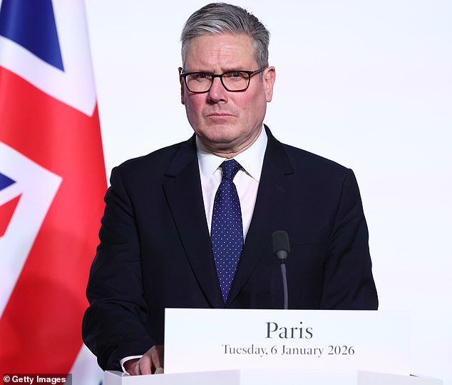 Reino Unido e França concordam em enviar tropas para a Sir Keir Starmer abriu esta noite o caminho para o envio de tropas britânicas para a Ucrânia como parte de uma força de manutenção da paz