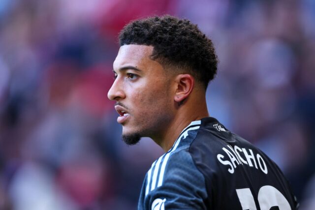 Diretor de futebol Jason Wilcox em ação durante uma sessão de treinamento do time principal no complexo de treinamento Carrington em 2025 em Manchester, Inglaterra.