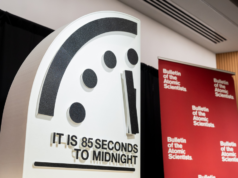 Relógio do Juízo Final agora mais próximo da meia-noite de todos os tempos O Boletim dos Cientistas Atômicos revelando o Relógio do Juízo Final de 2026.