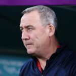 Distintivo do Manchester United dentro do túnel