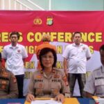 Repreendido por fumar enquanto dirigia uma motocicleta, um homem em Jagakarsa esfaqueou o motorista com uma chave de fenda