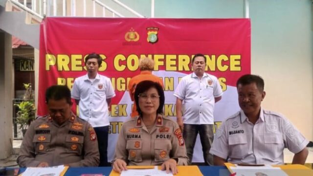 Repreendido por fumar enquanto dirigia uma motocicleta, um homem em Repreendido por fumar enquanto dirigia uma motocicleta, um homem em Jagakarsa esfaqueou o motorista com uma chave de fenda