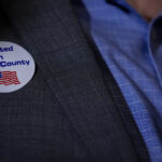 ARQUIVO - Nesta quarta-feira, 22 de setembro de 2021, foto de arquivo, o candidato a governador do Texas, Allen West, fala na celebração do aniversário dos conservadores do condado de Cameron, em Harlingen, Texas. West, candidato à indicação republicana para governador do Texas, disse no sábado, 9 de outubro de 2021, que recebeu injeções de anticorpos monoclonais após ser diagnosticado com pneumonia por COVID-19. (Foto AP / Eric Gay, Arquivo)