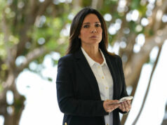 Republicanos latinos para Trump: a violência do ICE nos custará as provas intermediárias Desenho animado de Mike Luckovich