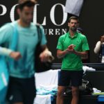 Resultados do Aberto da Austrália de 2026, dia 11: Djokovic escapa enquanto Musetti se aposenta; Sinner, Rybakina e Pegula avançam para as semifinais