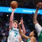 Resumo da NBA: Knueppel, Hornets seguram Mavericks; Durant brilha na vitória do Rockets