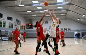 Resumo de preparação: Pinewood termina forte, encerra o comício do Salesiano para permanecer invicto Resumo de preparação: Pinewood termina forte, encerra o comício do Salesiano para permanecer invicto