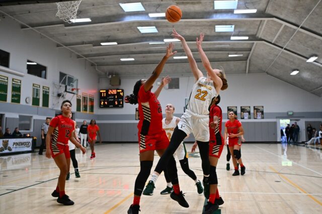 Resumo de preparação: Pinewood termina forte, encerra o comício do Salesiano para permanecer invicto
