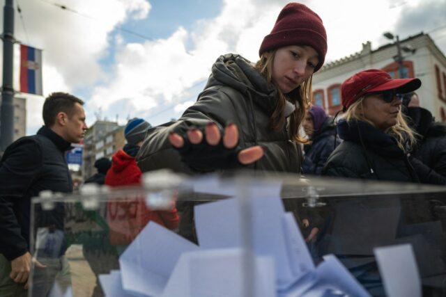 Retirada de Trump e protestos atingem aliado de Putin em Retirada de Trump e protestos atingem aliado de Putin em apuros