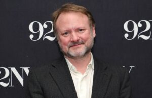 Rian Johnson nega relatos de que ele ficou ‘assustado’ com as críticas online de ‘Star Wars’ Rian Johnson nega relatos de que ele ficou 'assustado' com as críticas online de 'Star Wars'
