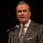 Rick Caruso confirma que não concorrerá a prefeito ou governador em 2026: ‘Profundamente decepcionado por recuar’