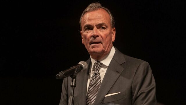 Rick Caruso confirma que não concorrerá a prefeito ou governador em 2026: ‘Profundamente decepcionado por recuar’
