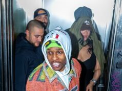 Rihanna veste um vestido preto profundo enquanto aproveita uma noite com o namorado A$AP Rocky em Paris durante a Fashion Week Rihanna exibiu seu estilo descontraído enquanto aproveitava uma noite com seu parceiro A$AP Rocky em Paris durante a Fashion Week