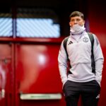 Shea Lacey recebe cartão vermelho