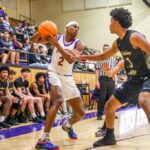 Riordan lida com Mitty no retorno de Andrew Hilman da lesão, encerrando o ataque dos Monarchs na vitória