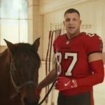 Rob Gronkowski relaxa seu 'tight end' para anúncio do Super Bowl sobre rastreamento de câncer de próstata