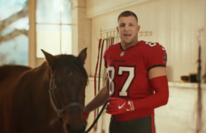 Rob Gronkowski relaxa seu ‘tight end’ para anúncio do Super Bowl sobre rastreamento de câncer de próstata Rob Gronkowski relaxa seu 'tight end' para anúncio do Super Bowl sobre rastreamento de câncer de próstata