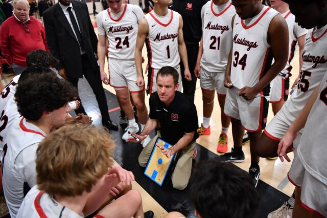 Rodada de basquete: nº 17 Monte Vista surpreende nº 5 Califórnia em San Ramon atrás de defesa mesquinha e pontuação equilibrada
