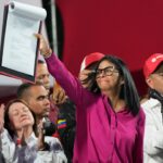 Rodríguez, da Venezuela, assina lei de reforma do petróleo enquanto os EUA aliviam sanções